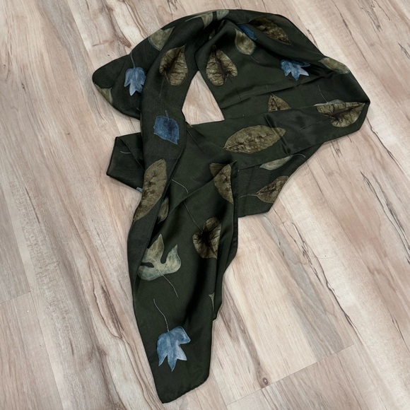 Vintage 100% SILK Scarf Fall Leaves Autumn Scarf - Picture 2 of 4